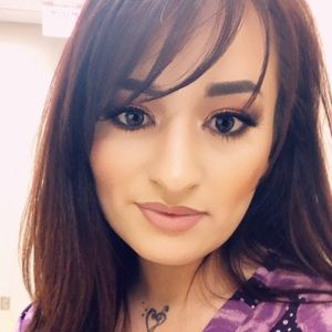 Meet your Posher, Roxanne